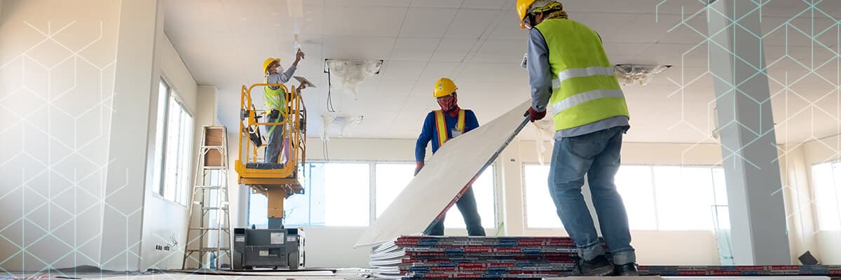 homens trabalhando em obra
