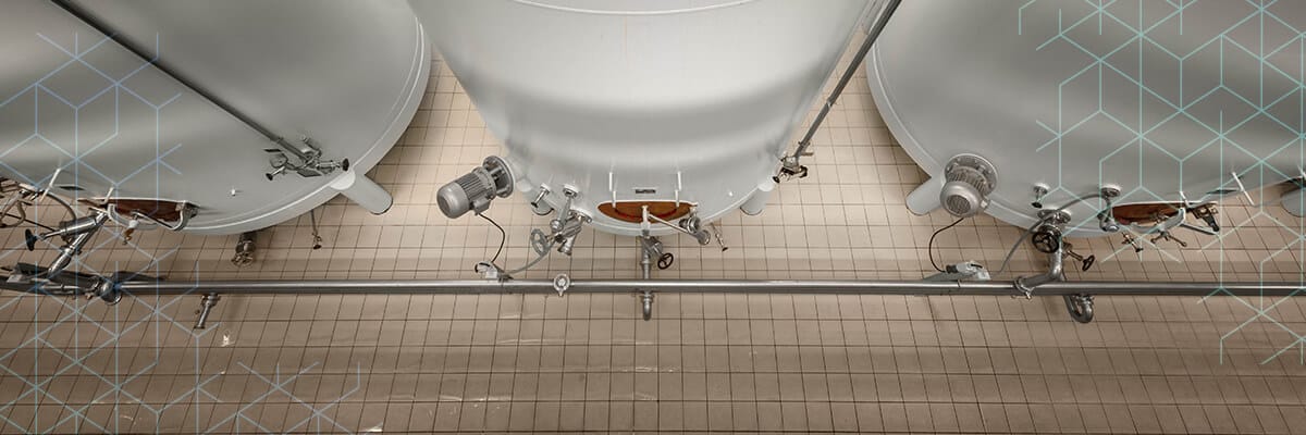 revestimento sendo aplicado no piso