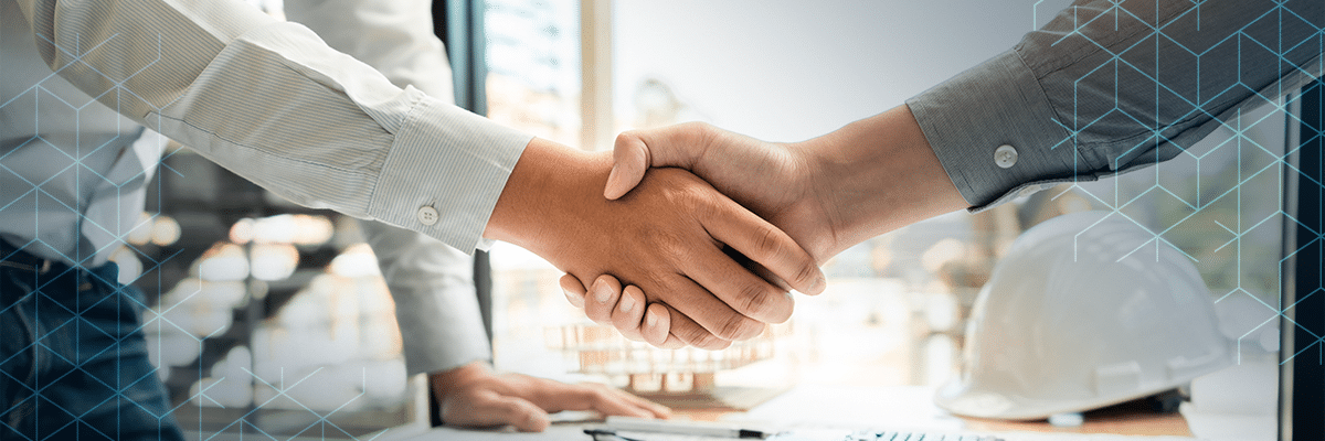 trabalhadores-da-construcao-civil-apertam-as-maos 